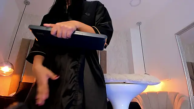 Snapshot of Martinaa_Jones_ chatting on December 3, 2025, 7:35 pm Martinaa Jones online show from December 3, 2025, 7:35 pm