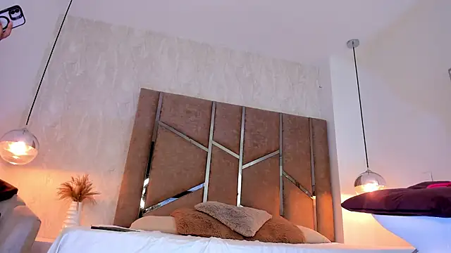 Snapshot of Martinaa_Jones_ chatting on October 21, 2025, 7:35 pm Martinaa Jones online show from October 21, 2025, 7:35 pm