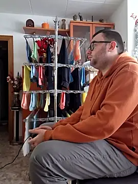 Javier bear online show from January 8, 2026, 11:05 am