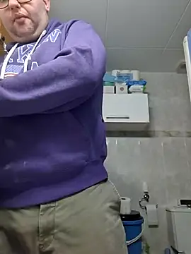 Snapshot of Javier_bear chatting on November 26, 2025, 9:37 pm Javier bear online show from November 26, 2025, 9:37 pm