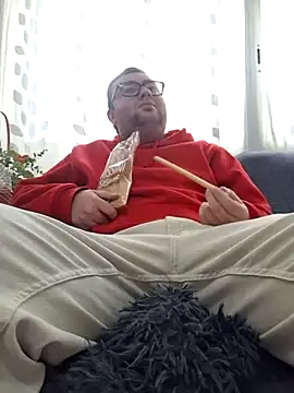 Snapshot of Javier_bear chatting on December 4, 2025, 2:05 pm Javier bear online show from December 4, 2025, 2:05 pm