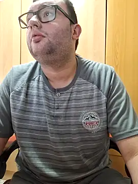 Snapshot of Javier_bear chatting on November 9, 2025, 11:14 am Javier bear online show from November 9, 2025, 11:14 am