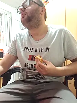 Javier bear online show from April 15, 2026, 1:26 pm