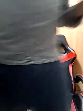 Snapshot of Javier_bear chatting on November 7, 2025, 10:46 pm Javier bear online show from November 7, 2025, 10:46 pm