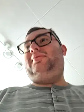 Snapshot of Javier_bear chatting on November 10, 2025, 8:52 am Javier bear online show from November 10, 2025, 8:52 am