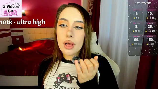 Snapshot of MoranaKit chatting on November 28, 2025, 8:36 am MoranaKit online show from November 28, 2025, 8:36 am