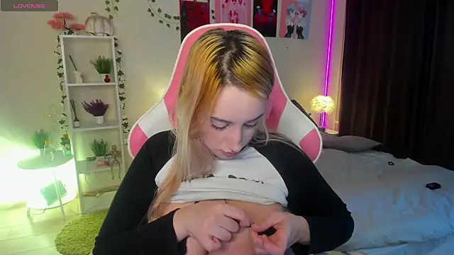 Snapshot of MoranaKit chatting on February 19, 2025, 7:50 am MoranaKit online show from February 19, 2025, 7:50 am