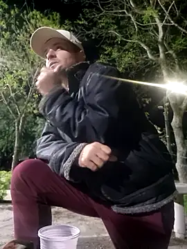 TusOjitosClaros69 online show from September 30, 2025, 6:30 am