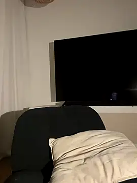 Snapshot of EmiliaCatalina chatting on September 13, 2025, 1:27 am EmiliaCatalina online show from September 13, 2025, 1:27 am