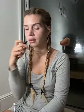 Snapshot of EmiliaCatalina chatting on November 15, 2025, 10:36 pm EmiliaCatalina online show from November 15, 2025, 10:36 pm