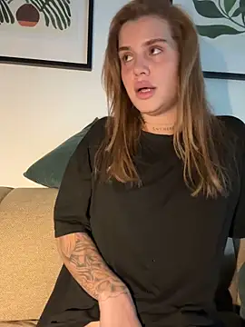 Snapshot of EmiliaCatalina chatting on September 8, 2025, 8:41 pm EmiliaCatalina online show from September 8, 2025, 8:41 pm