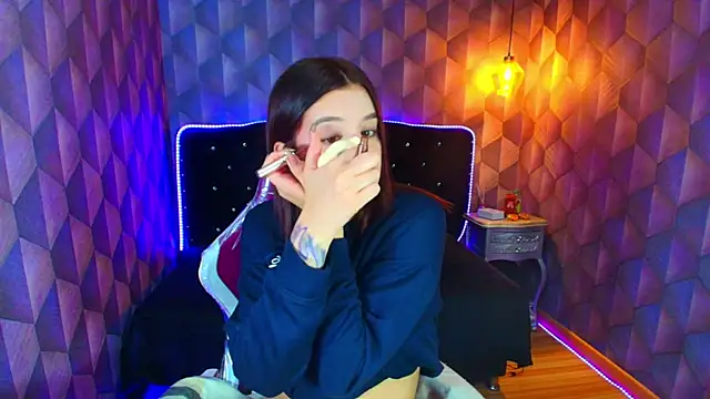 LiaHarryis online show from February 11, 2026, 8:41 pm