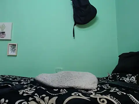 Snapshot of candyladyboy chatting on October 31, 2025, 1:35 am candyladyboy online show from October 31, 2025, 1:35 am