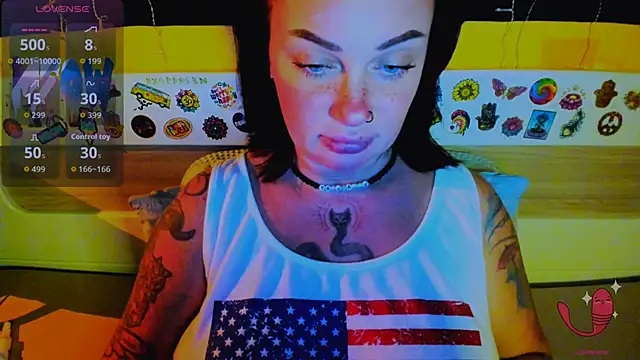 Snapshot of EllieOz chatting on December 14, 2025, 2:55 pm EllieOz online show from December 14, 2025, 2:55 pm