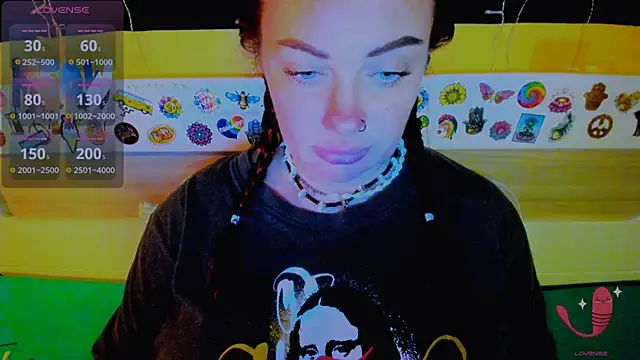 Snapshot of EllieOz chatting on October 25, 2025, 5:13 pm EllieOz online show from October 25, 2025, 5:13 pm