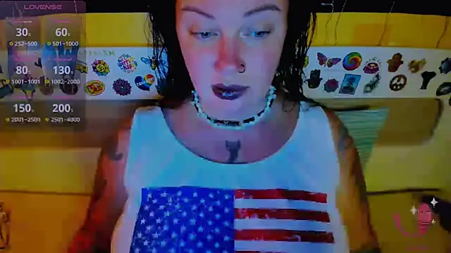 Snapshot of EllieOz chatting on September 9, 2025, 5:33 pm EllieOz online show from September 9, 2025, 5:33 pm