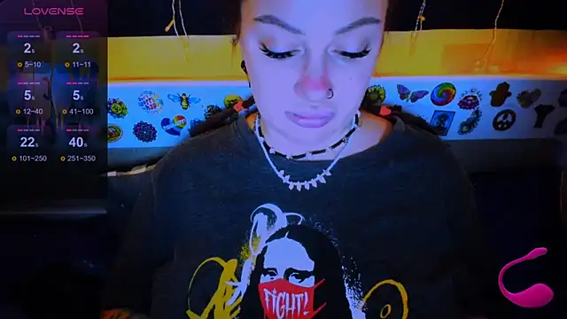 Snapshot of EllieOz chatting on March 22, 2025, 10:59 pm EllieOz online show from March 22, 2025, 10:59 pm