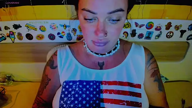 Snapshot of EllieOz chatting on September 11, 2025, 3:56 pm EllieOz online show from September 11, 2025, 3:56 pm