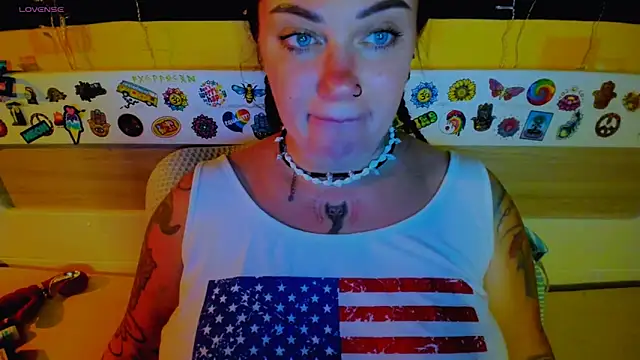 Snapshot of EllieOz chatting on October 5, 2025, 6:42 pm EllieOz online show from October 5, 2025, 6:42 pm