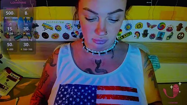 Snapshot of EllieOz chatting on November 7, 2025, 7:51 pm EllieOz online show from November 7, 2025, 7:51 pm