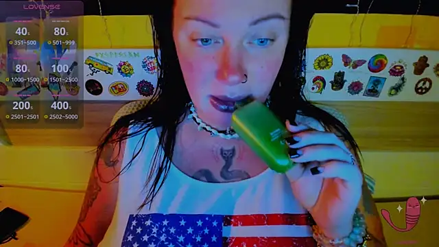 Snapshot of EllieOz chatting on October 12, 2025, 3:57 pm EllieOz online show from October 12, 2025, 3:57 pm