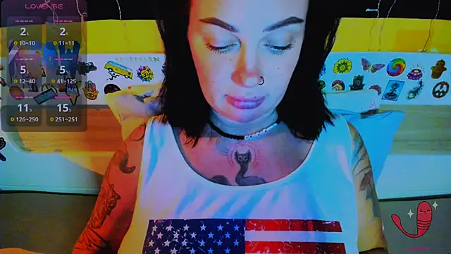 Snapshot of EllieOz chatting on December 5, 2025, 5:55 pm EllieOz online show from December 5, 2025, 5:55 pm