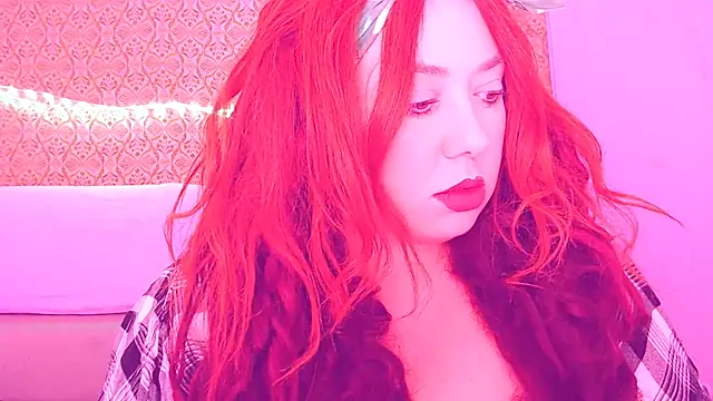 Snapshot of SecrettBela chatting on March 17, 2025, 11:24 pm SecrettBela online show from March 17, 2025, 11:24 pm