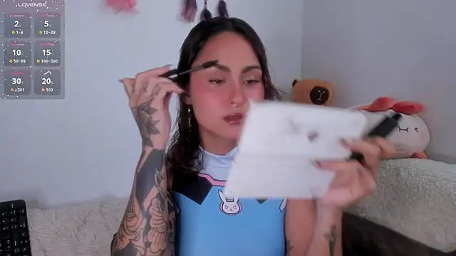 Snapshot of Violette-Ramirez01 chatting on December 18, 2025, 6:45 pm Violette-Ramirez01 online show from December 18, 2025, 6:45 pm