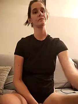 LauraBaby online show from October 24, 2025, 5:12 pm