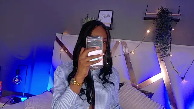 Snapshot of nahomi_campbell chatting on November 1, 2025, 8:03 pm nahomi campbell online show from November 1, 2025, 8:03 pm