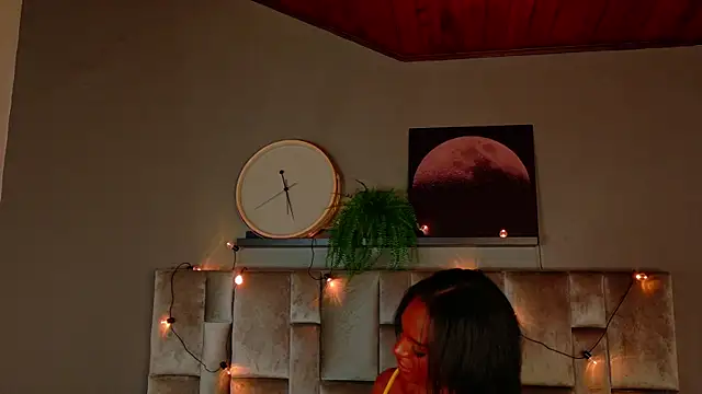 Snapshot of nahomi_campbell chatting on December 3, 2025, 7:35 pm nahomi campbell online show from December 3, 2025, 7:35 pm