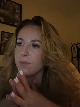 Snapshot of Miss_emilee chatting on December 17, 2025, 10:48 pm Miss emilee online show from December 17, 2025, 10:48 pm