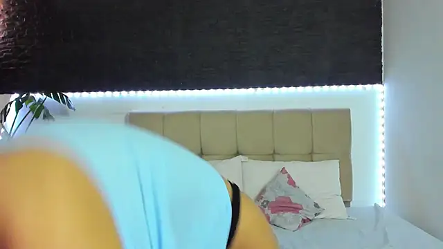 Snapshot of anaroman01 chatting on September 23, 2025, 6:48 pm anaroman01 online show from September 23, 2025, 6:48 pm