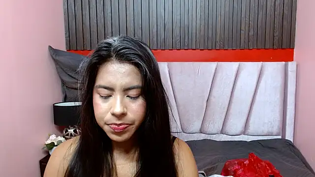 VeronicaRobles online show from September 15, 2025, 6:52 pm