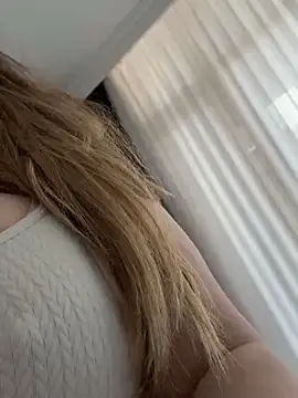 curvyflawless online show from February 1, 2026, 8:23 am