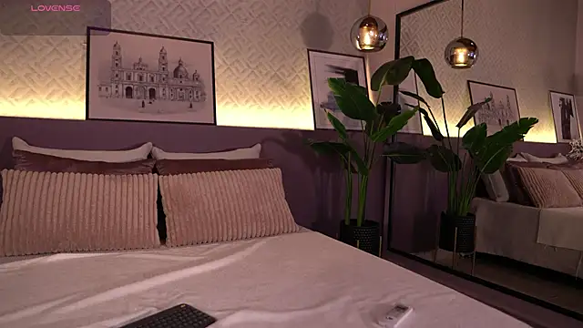 Snapshot of ElleDiane chatting on November 23, 2025, 12:53 am ElleDiane online show from November 23, 2025, 12:53 am