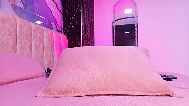 arl chloee online show from March 23, 2026, 3:06 am