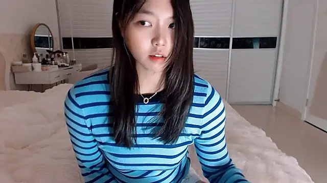 -Lucky Girl online show from March 12, 2025, 11:43 am