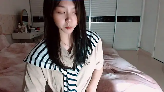 -Lucky Girl online show from April 6, 2026, 1:12 pm