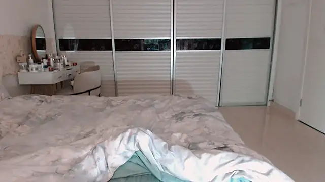 -Lucky Girl online show from November 8, 2025, 2:04 am