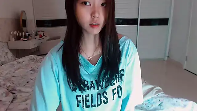 Snapshot of -Lucky_Girl chatting on July 1, 2026, 2:12 am -Lucky Girl online show from July 1, 2026, 2:12 am