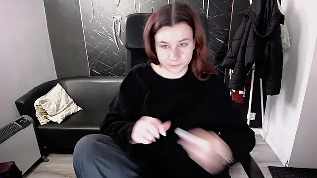 Snapshot of littleviki7 chatting on December 19, 2025, 8:27 am littleviki7 online show from December 19, 2025, 8:27 am