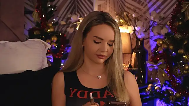 KatyaBelle online show from December 5, 2025, 8:39 pm