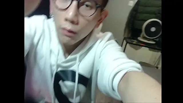 Snapshot of UndreamtM chatting on February 4, 2026, 3:18 pm UndreamtM online show from February 4, 2026, 3:18 pm