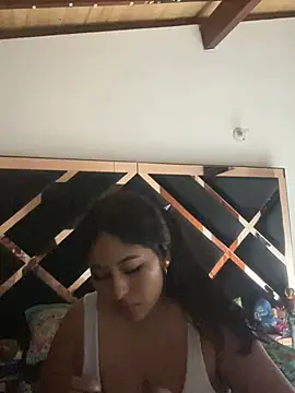 emmyjhonson07 online show from May 27, 2026, 12:31 am