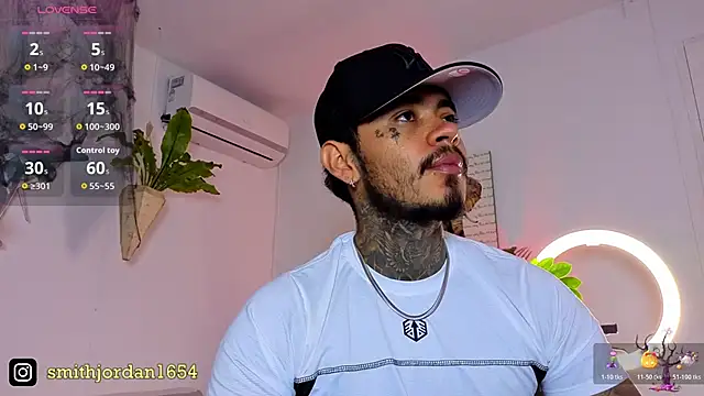 Snapshot of JordanSmiith_ chatting on October 28, 2025, 8:41 pm JordanSmiith online show from October 28, 2025, 8:41 pm