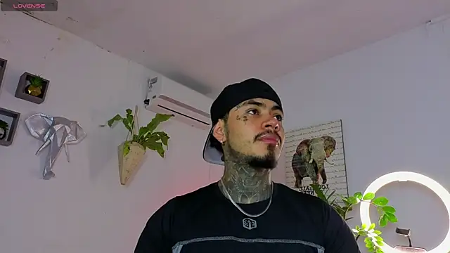 Snapshot of JordanSmiith_ chatting on November 15, 2025, 8:35 pm JordanSmiith online show from November 15, 2025, 8:35 pm