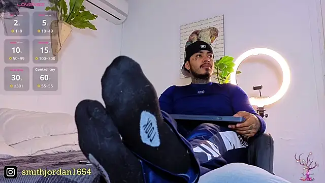 Snapshot of JordanSmiith_ chatting on October 24, 2025, 9:14 pm JordanSmiith online show from October 24, 2025, 9:14 pm