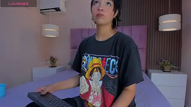 Snapshot of chloe_watson_ chatting on December 5, 2025, 1:32 pm chloe watson online show from December 5, 2025, 1:32 pm