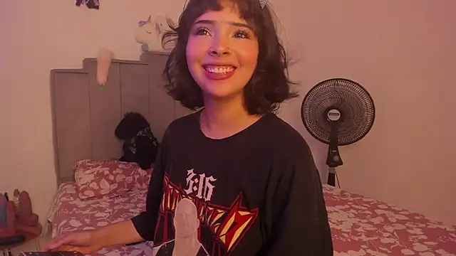 Snapshot of chloe_watson_ chatting on July 9, 2026, 7:57 pm chloe watson online show from July 9, 2026, 7:57 pm